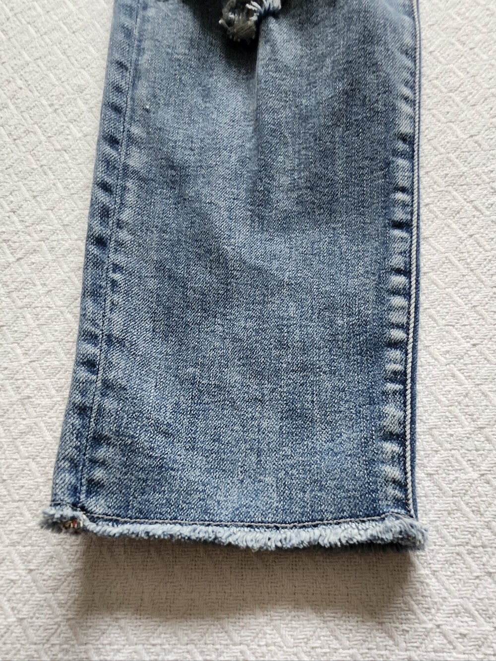 3 / $25 SILVER Jeans Co. "LORETTE" Distressed Blue Denim Skinny Jeans. Size 31. - Picture 5 of 16